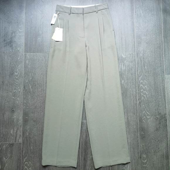 Aritzia Pants - Aritzia Effortless Pant